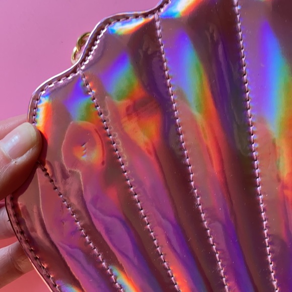 Skinny dip Pink Holographic Shell Crossbody Bag - Picture 4 of 5